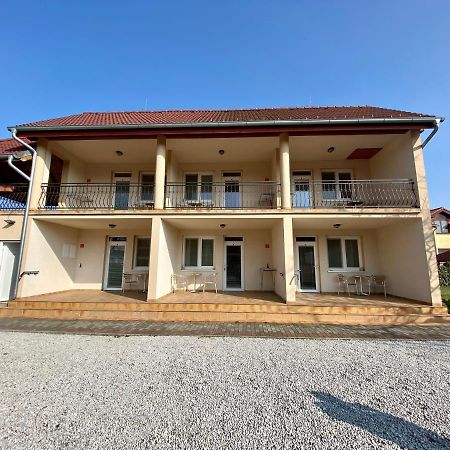 Apartmanovy Dom Flora Вельки Медер Екстер'єр фото