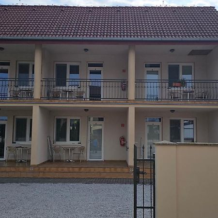 Apartmanovy Dom Flora Вельки Медер Екстер'єр фото