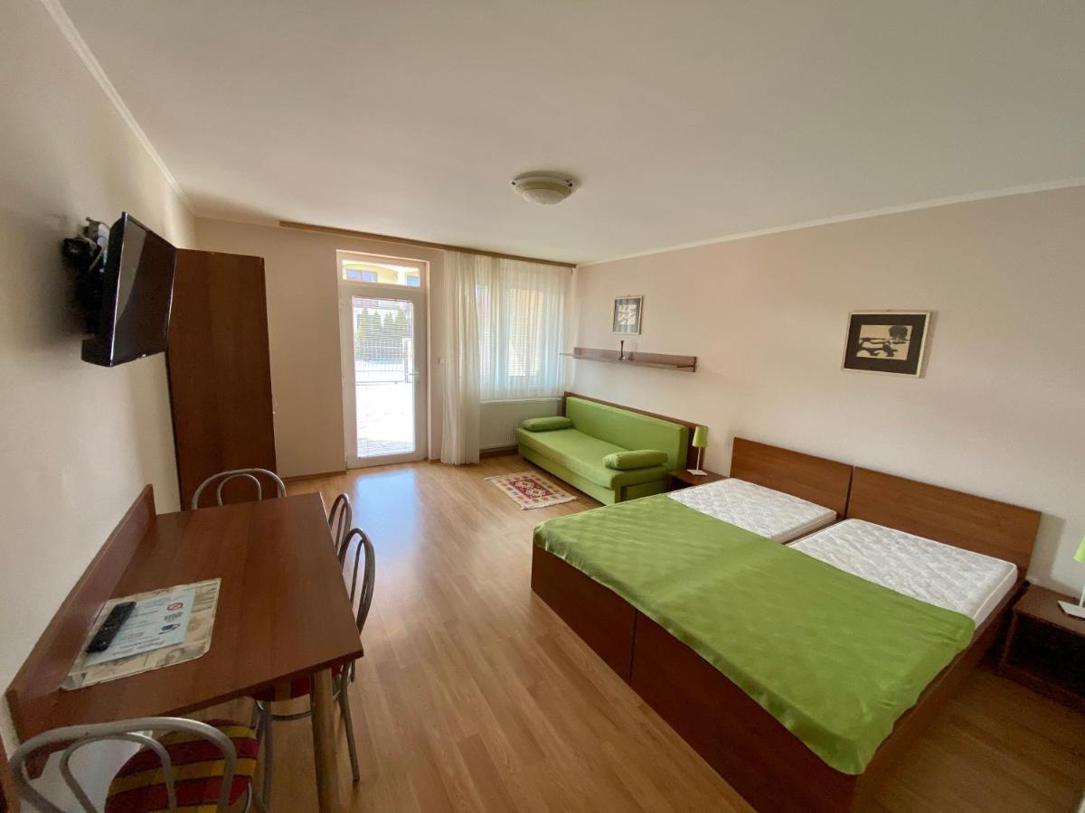 Apartmanovy Dom Flora Вельки Медер Екстер'єр фото